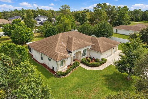 House in Weeki Wachee, Florida 3 bedrooms, 186.45 sq.m. № 2391028 - photo 2
