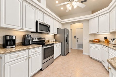 House in Weeki Wachee, Florida 3 bedrooms, 186.45 sq.m. № 2391028 - photo 9