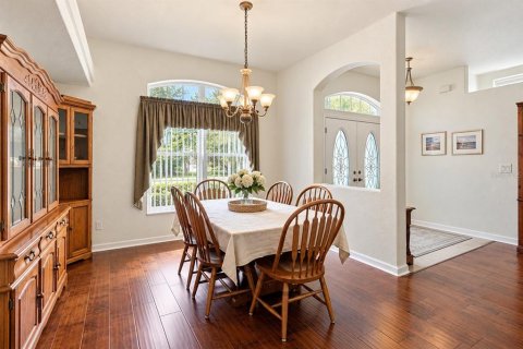 House in Weeki Wachee, Florida 3 bedrooms, 186.45 sq.m. № 2391028 - photo 7