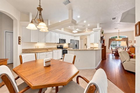 House in Weeki Wachee, Florida 3 bedrooms, 186.45 sq.m. № 2391028 - photo 13