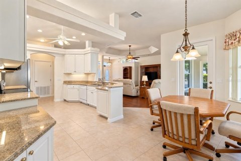 House in Weeki Wachee, Florida 3 bedrooms, 186.45 sq.m. № 2391028 - photo 12