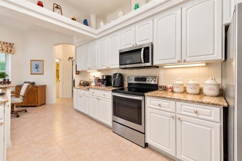 House in Weeki Wachee, Florida 3 bedrooms, 186.45 sq.m. № 2391028 - photo 10