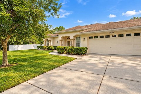 House in Weeki Wachee, Florida 3 bedrooms, 186.45 sq.m. № 2391028 - photo 4