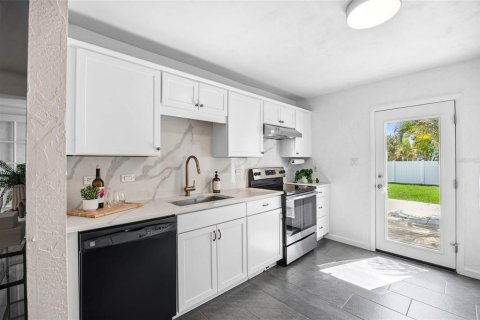 Casa en venta en Saint Petersburg, Florida, 3 dormitorios, 97.92 m2 № 2221151 - foto 11