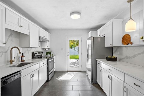 Casa en venta en Saint Petersburg, Florida, 3 dormitorios, 97.92 m2 № 2221151 - foto 9