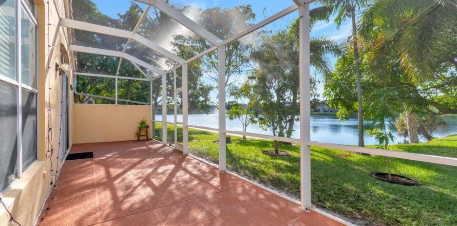 Casa en Lake Worth, Florida 5 dormitorios, 169.92 m2 № 1225836