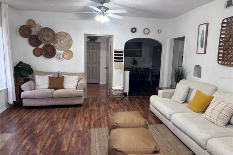 House in Sanford, Florida 3 bedrooms, 132.48 sq.m. № 2106211 - photo 3