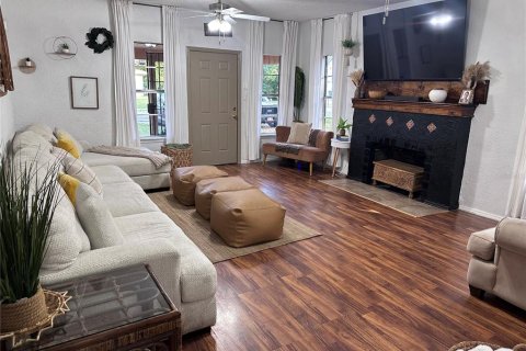 House in Sanford, Florida 3 bedrooms, 132.48 sq.m. № 2106211 - photo 4