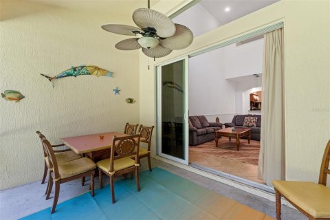 Townhouse in Cape Canaveral, Florida 4 bedrooms, 218.32 sq.m. № 2208250 - photo 12