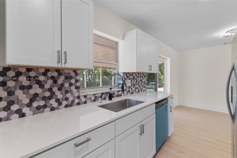 House in Hobe Sound, Florida 3 bedrooms, 105.35 sq.m. № 1772332 - photo 8