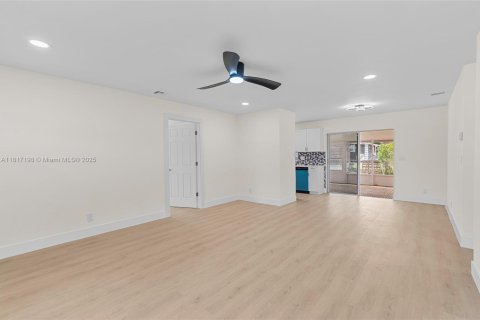 House in Hobe Sound, Florida 3 bedrooms, 105.35 sq.m. № 1772332 - photo 5