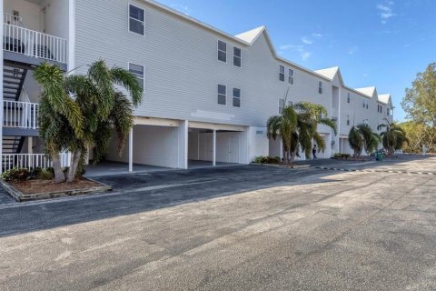 Condo in Holmes Beach, Florida, 2 bedrooms  № 1757763 - photo 1