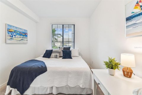 Condo in Bradenton, Florida, 2 bedrooms in LAKEWOOD NATIONAL № 2143190 - photo 28