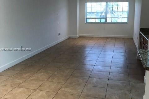 Condominio en venta en Hialeah, Florida, 2 dormitorios, 106.28 m2 № 1992308 - foto 4