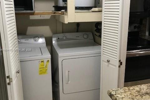 Condominio en venta en Hialeah, Florida, 2 dormitorios, 106.28 m2 № 1992308 - foto 3