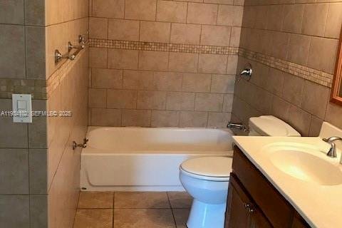 Condominio en venta en Hialeah, Florida, 2 dormitorios, 106.28 m2 № 1992308 - foto 10