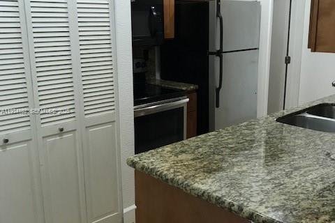 Condominio en venta en Hialeah, Florida, 2 dormitorios, 106.28 m2 № 1992308 - foto 2