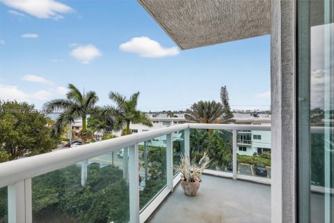 Condo in North Bay Village, Florida, 2 bedrooms № 2181453 - photo 18