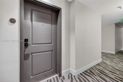 Condo in North Bay Village, Florida, 2 bedrooms № 2181453