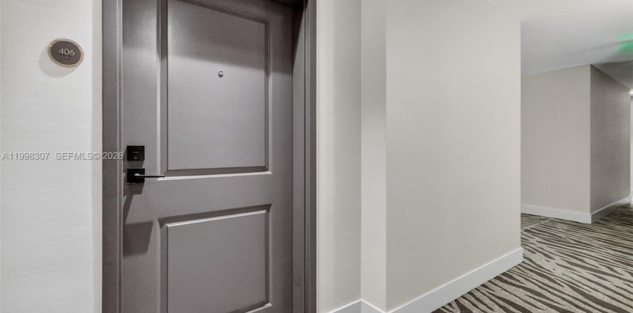 Condo in North Bay Village, Florida, 2 bedrooms № 2181453