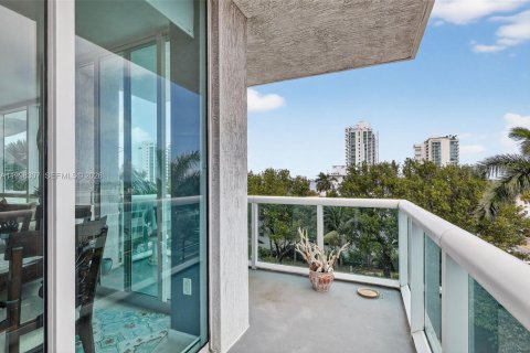 Condo in North Bay Village, Florida, 2 bedrooms № 2181453 - photo 20