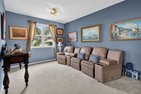 Condo in North Bay Village, Florida, 2 bedrooms № 2181453 - photo 5