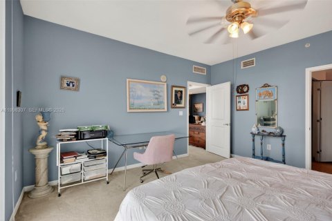 Condo in North Bay Village, Florida, 2 bedrooms № 2181453 - photo 23
