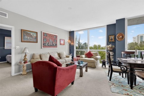 Condo in North Bay Village, Florida, 2 bedrooms № 2181453 - photo 12