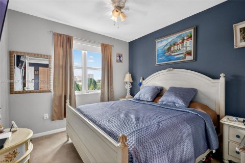 Condo in North Bay Village, Florida, 2 bedrooms № 2181453 - photo 30