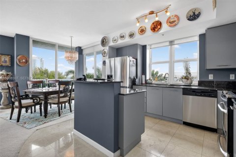 Condo in North Bay Village, Florida, 2 bedrooms № 2181453 - photo 7