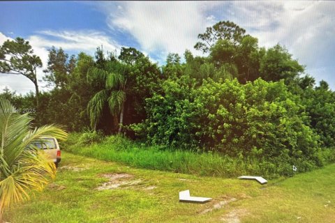 Commercial property in Port St. Lucie, Florida № 2076956 - photo 2