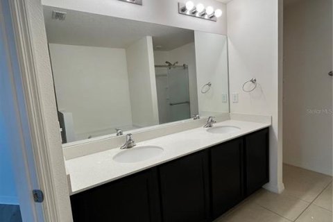 House in Poinciana, Florida 4 bedrooms, 173.63 sq.m. № 2393807 - photo 9