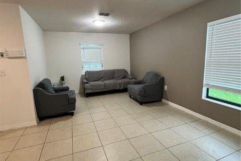 House in Poinciana, Florida 4 bedrooms, 173.63 sq.m. № 2393807 - photo 3