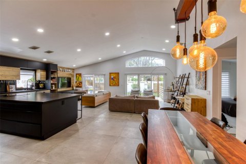 Casa en venta en Hollywood, Florida, 3 dormitorios, 153.1 m2 № 2050710 - foto 5