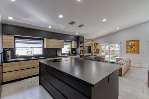 Casa en venta en Hollywood, Florida, 3 dormitorios, 153.1 m2 № 2050710 - foto 18