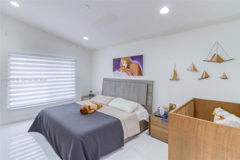 Casa en venta en Hollywood, Florida, 3 dormitorios, 153.1 m2 № 2050710 - foto 23