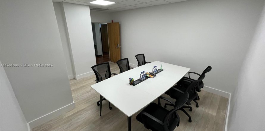 Oficina en North Miami, Florida № 654681