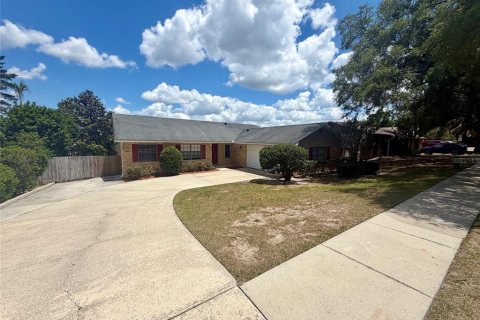 Villa ou maison à louer à Apopka, Floride: 3 chambres, 170.48 m2 № 2100085 - photo 3