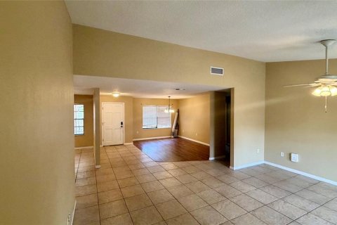 Villa ou maison à louer à Apopka, Floride: 3 chambres, 170.48 m2 № 2100085 - photo 6