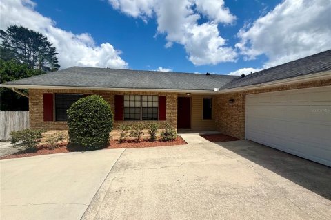Villa ou maison à louer à Apopka, Floride: 3 chambres, 170.48 m2 № 2100085 - photo 4