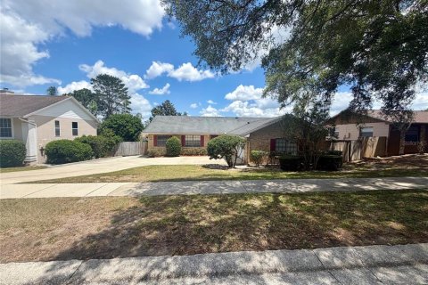 Villa ou maison à louer à Apopka, Floride: 3 chambres, 170.48 m2 № 2100085 - photo 2