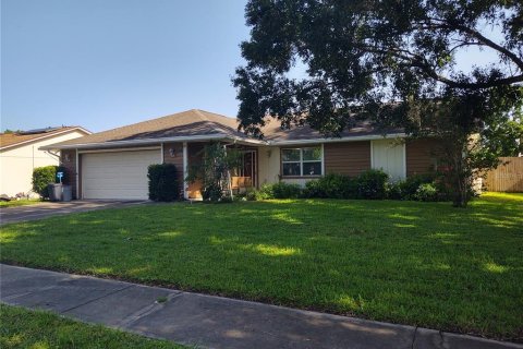 House in New Port Richey, Florida 2 bedrooms, 150.69 sq.m. № 1850270 - photo 1