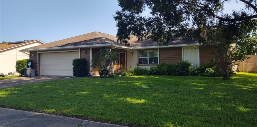 House in New Port Richey, Florida 2 bedrooms, 150.69 sq.m. № 1850270