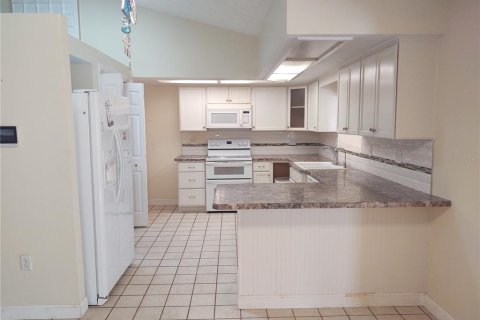 House in New Port Richey, Florida 2 bedrooms, 150.69 sq.m. № 1850270 - photo 3