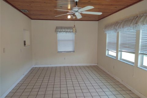 House in New Port Richey, Florida 2 bedrooms, 150.69 sq.m. № 1850270 - photo 4