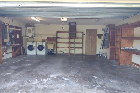House in New Port Richey, Florida 2 bedrooms, 150.69 sq.m. № 1850270 - photo 13