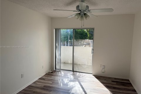 Condominio en alquiler en Miami, Florida, 1 dormitorio, 66.43 m2 № 1953714 - foto 8