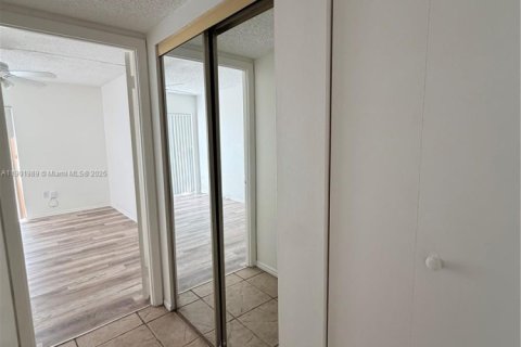 Condominio en alquiler en Miami, Florida, 1 dormitorio, 66.43 m2 № 1953714 - foto 7