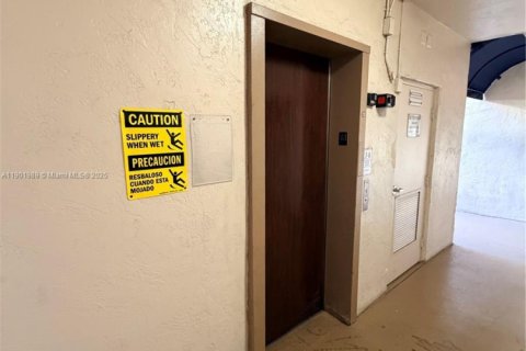 Condominio en alquiler en Miami, Florida, 1 dormitorio, 66.43 m2 № 1953714 - foto 3