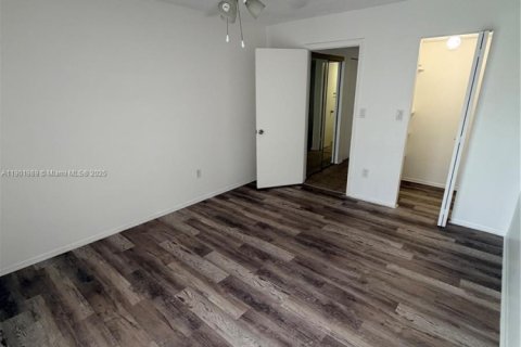 Condominio en alquiler en Miami, Florida, 1 dormitorio, 66.43 m2 № 1953714 - foto 9